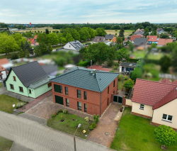 Moderne Stadtvilla mit ca. 180 m² Wohnfläche in Premnitz: Flexibles Wohnkonzept auf 2 Ebenen/Einheiten mit Partyraum, Nebengebäude & Garten