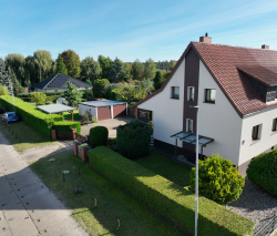 Moderne Doppelhaushälfte in ruhiger Stadtrandlage von Rathenow – mit großzügigem, gepflegtem Garten, Terrasse, Doppelgarage & hochwertiger Ausstattung