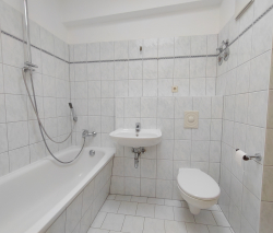 Badezimmer mit Badewanne