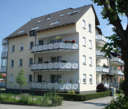 Attraktive 2-Zimmer-Wohnung in Rathenow (Bahnhofstraße) mit zwei Balkonen, Einbauküche und Carport