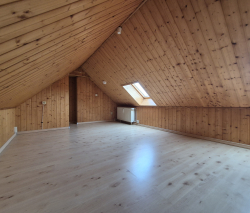 Zimmer im Spitzboden