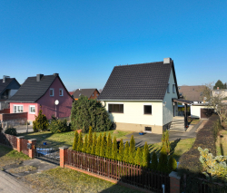 Ruhig gelegenes, sofort beziehbares Einfamilienhaus in Rathenow-Nord mit großem Garten, Kamin und Nebengebäude