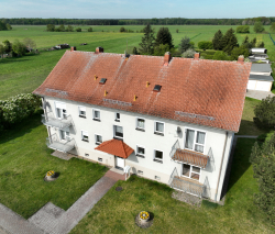 Lichtdurchflutete Eigentumswohnung mit Balkon, großem Garten und Weitblick, in ruhiger Randlage von Bamme