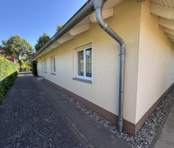 Attraktives Einfamilienhaus mit großzügiger Garage, gepflegtem Garten und einladender Terrasse in ruhiger Lage von Rathenow-West